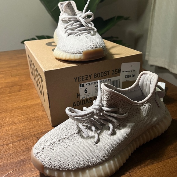 Yeezy 350 sesame size 6 like new - Picture 1 of 6